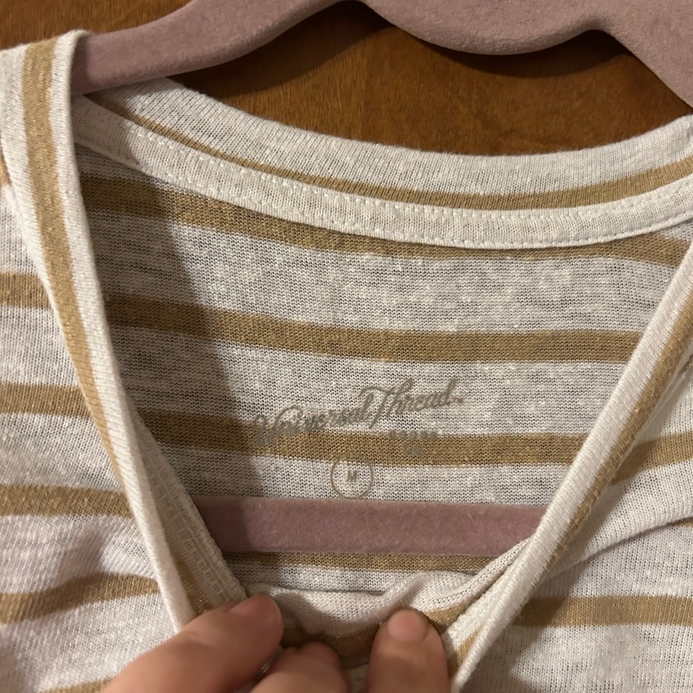 Universal Thread Striped Cropped Top - Picture 3 of 4